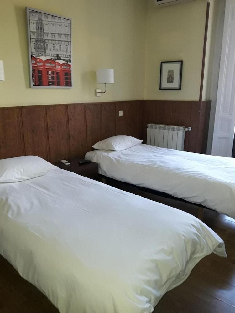 Hostal Asuncion Madrid Exteriör bild